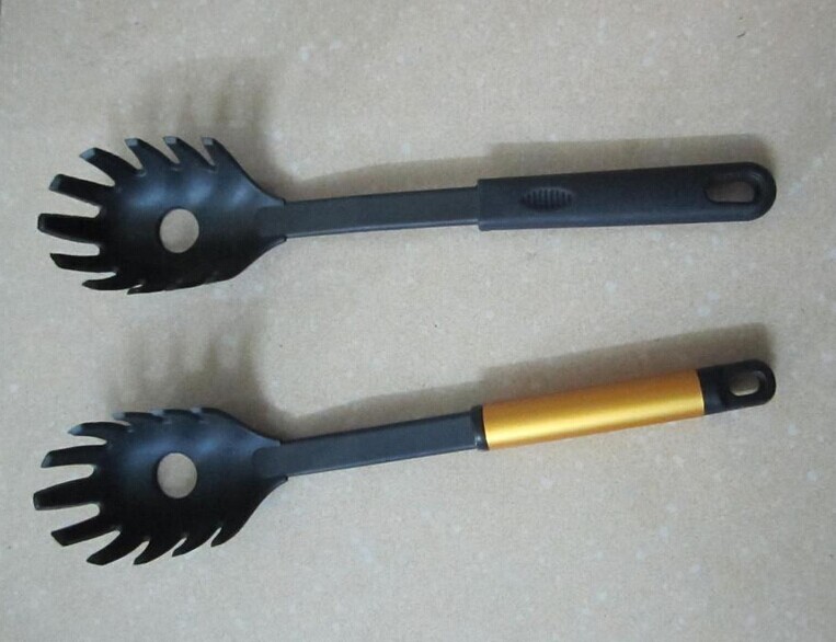 尼龙塑料与硅胶粘接制品.jpg 尼龙塑料与硅胶粘接制品.jpg