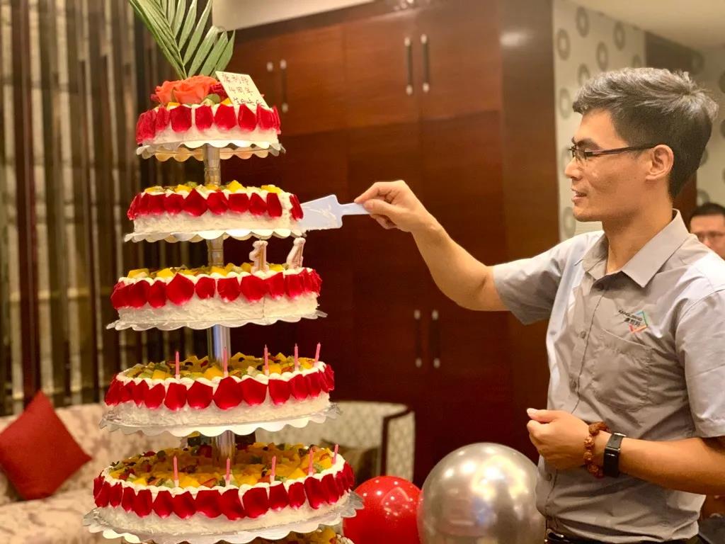 庆祝YABO鸭脖官网成立14周年庆暨董事长岳总致词.jpg