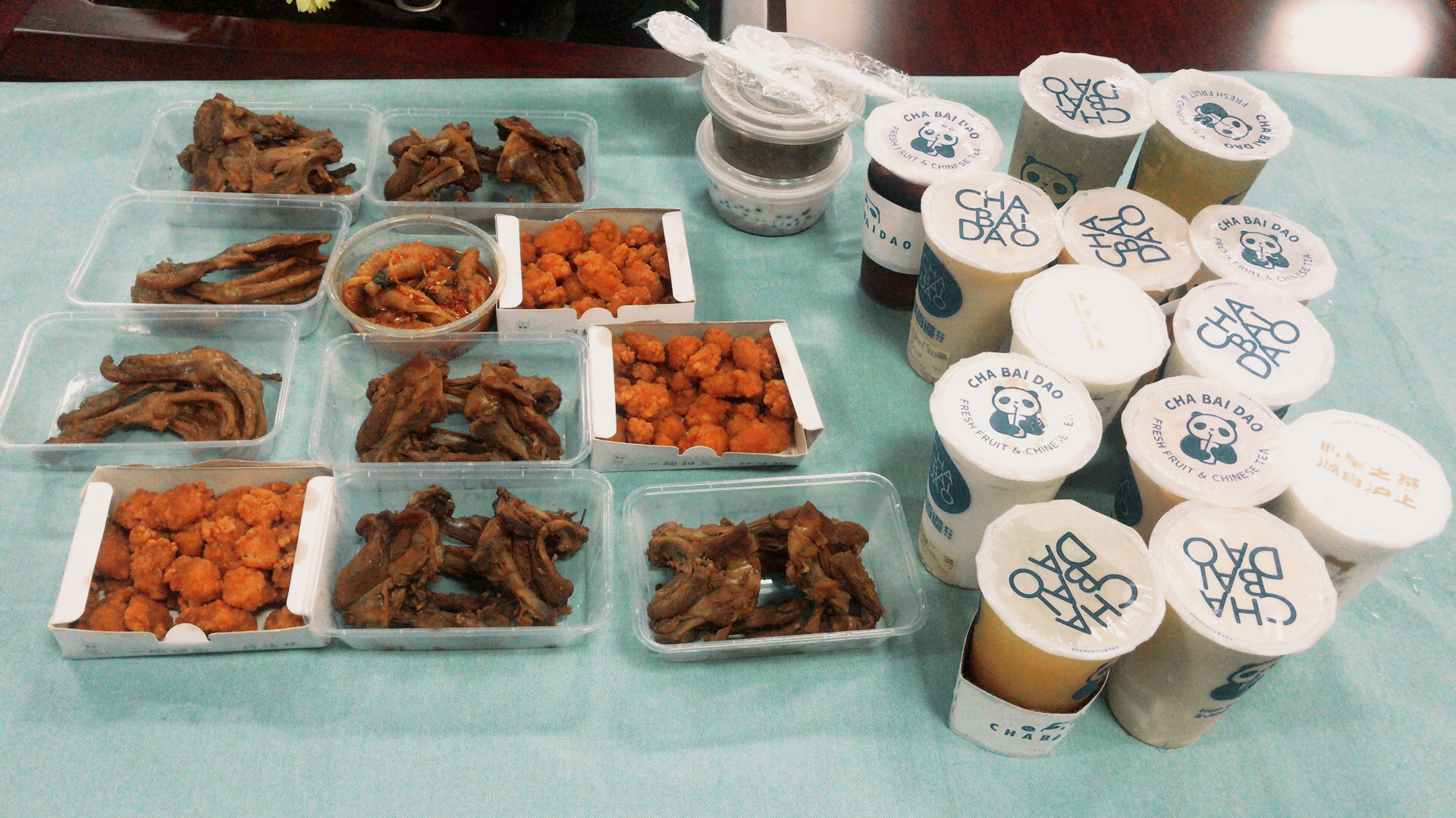 热烈庆祝YABO鸭脖官网团队达成业绩目标.jpg 热烈庆祝YABO鸭脖官网团队达成业绩目标.jpg