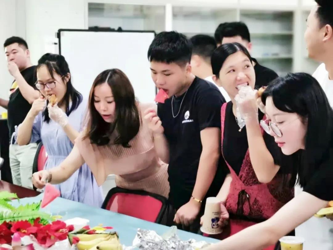 热烈庆祝YABO鸭脖官网团队达成业绩目标.jpg 热烈庆祝YABO鸭脖官网团队达成业绩目标.jpg