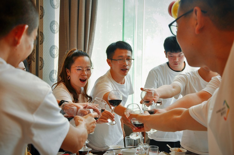 热烈庆祝深圳YABO鸭脖官网11周年庆.jpg 热烈庆祝深圳YABO鸭脖官网11周年庆.jpg